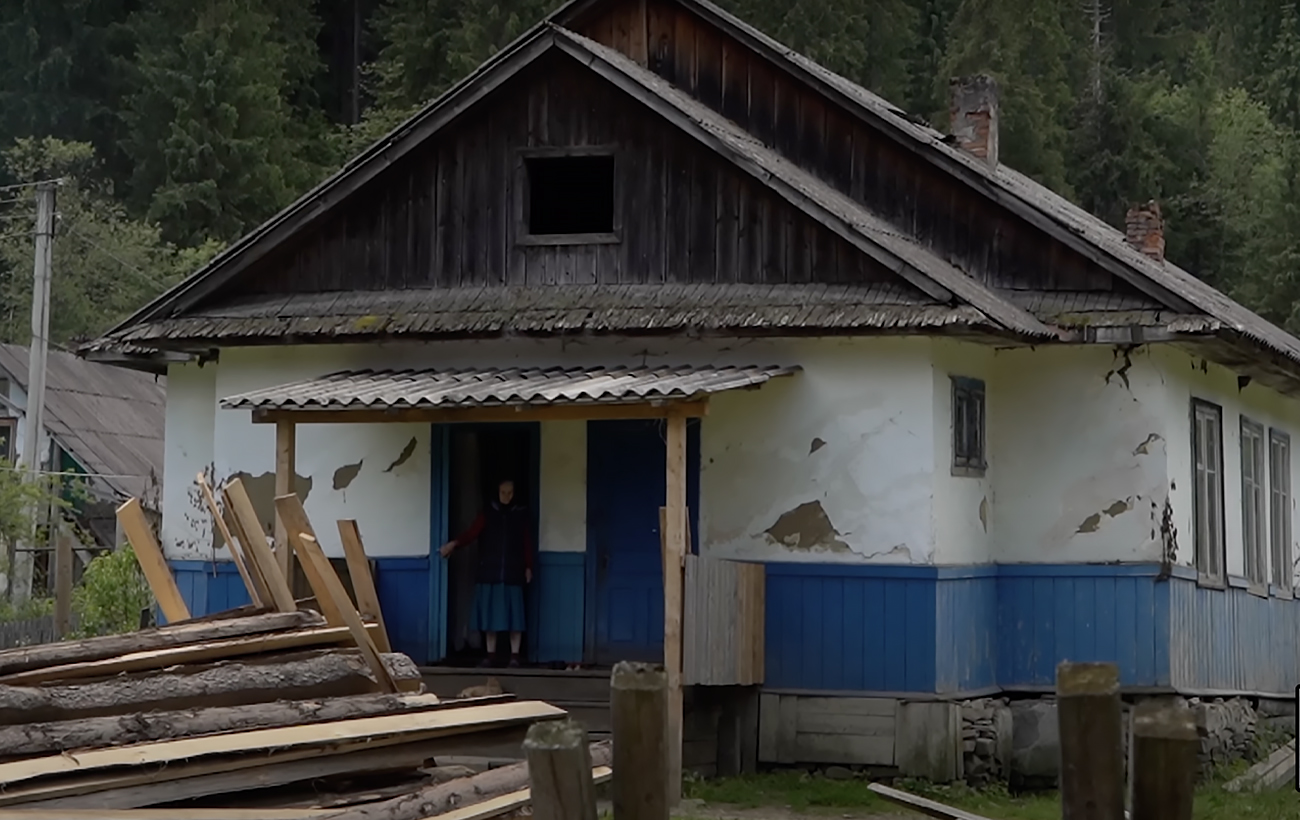 Робочий табір для "тунеядців". Як живе найбідніше село Карпат і що про нього відомо (відео)